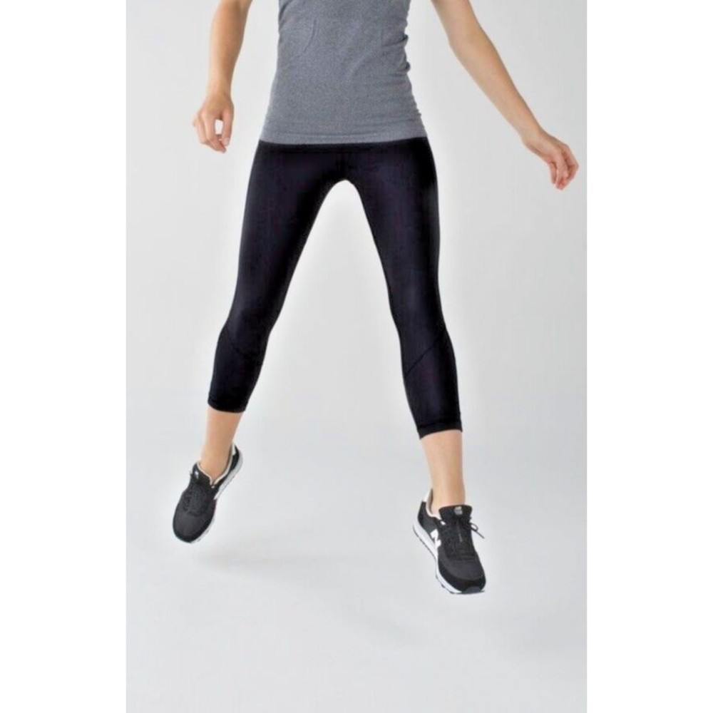 Lululemon Pace Rival size 2 Crop Pants 22" Inseam black mesh panel stash pocket